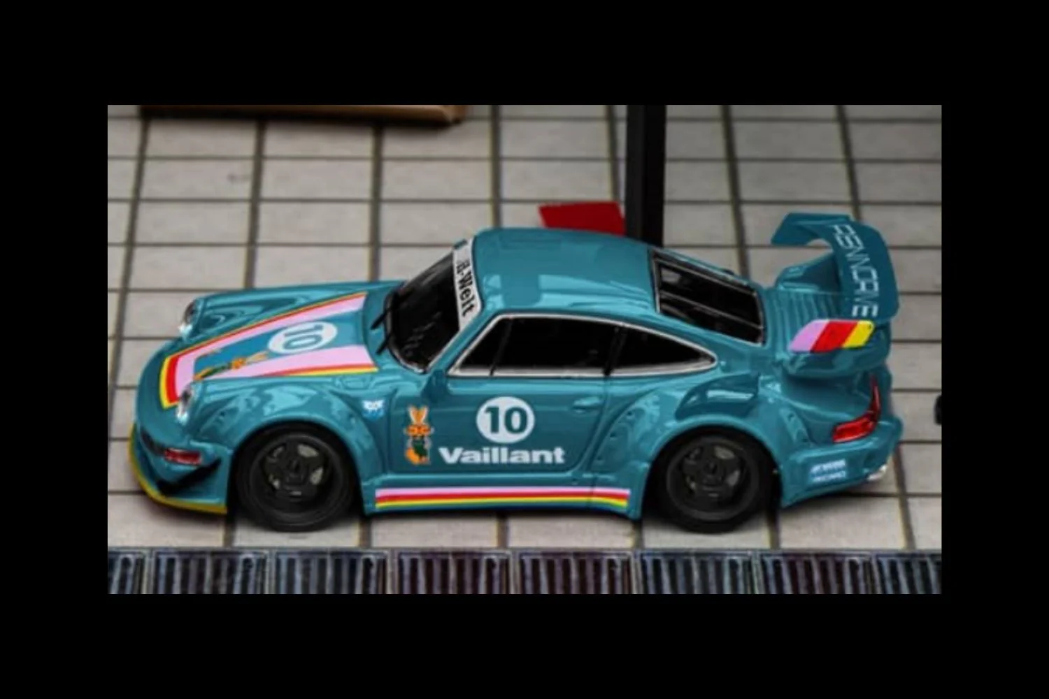 Star Model Porsche RWB 964 GT Wing Green Vaillant 1:64 - Image 4